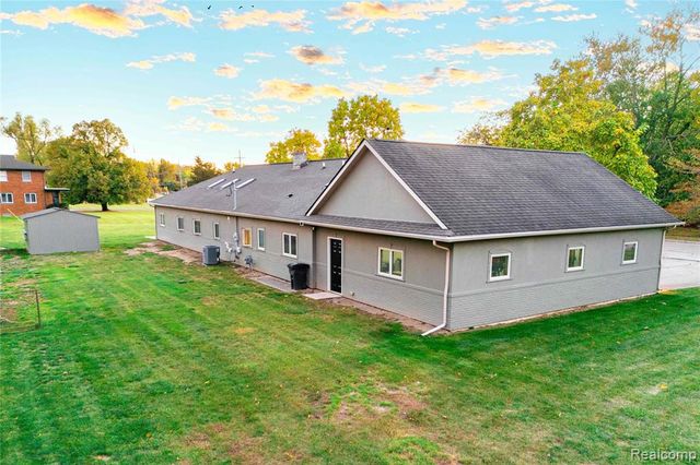 21527 Parke Lane, Grosse Ile, MI 48138