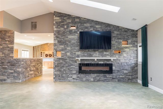 21527 Parke Lane, Grosse Ile, MI 48138