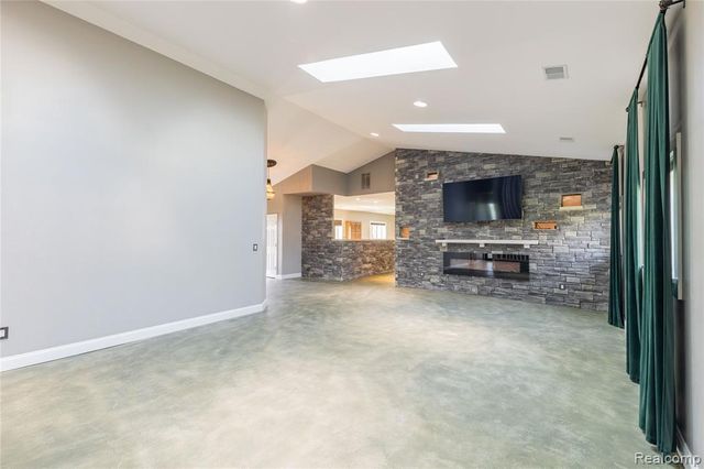 21527 Parke Lane, Grosse Ile, MI 48138