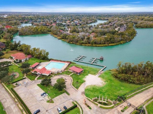 58 Flamingo Landing Drive, Missouri City, TX 77459