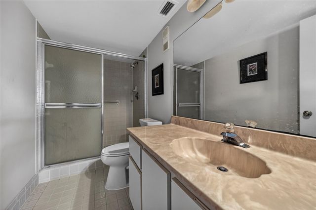 7351 Kinghurst Drive 106, Delray Beach, FL 33446