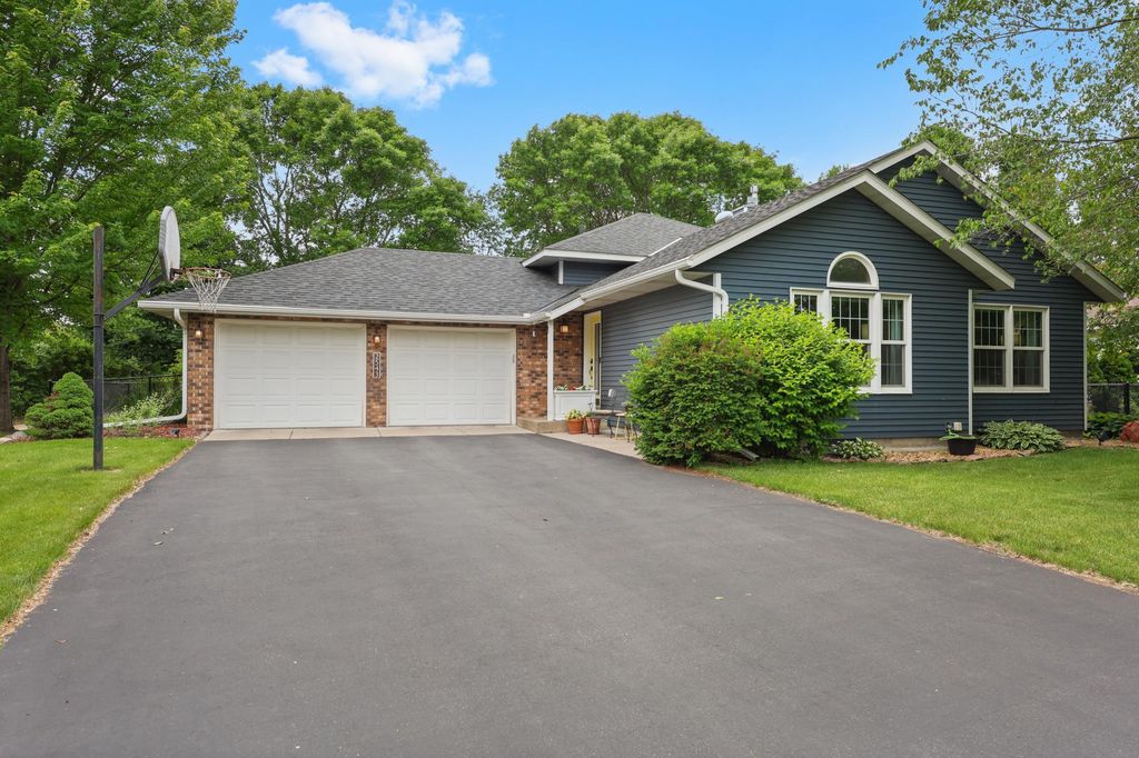 2543 Colony Circle, Saint Cloud, MN 56303