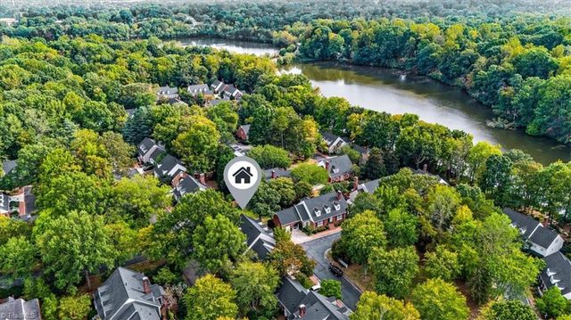 2 Saint Augustine Square, Greensboro, NC 27408