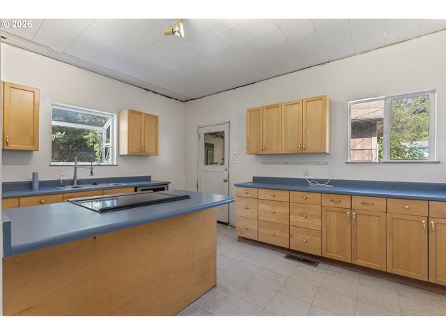 12295 Sw BOONES FERRY Rd, Portland, OR 97219