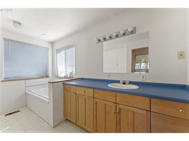 12295 Sw BOONES FERRY Rd, Portland, OR 97219