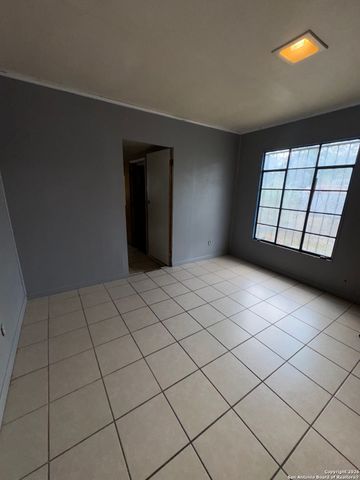 115 Yolanda Dr, San Antonio, TX 78228