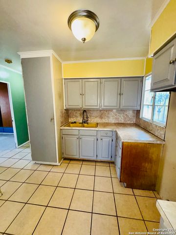 115 Yolanda Dr, San Antonio, TX 78228