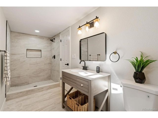 279 S Revere St, Aurora, CO 80012