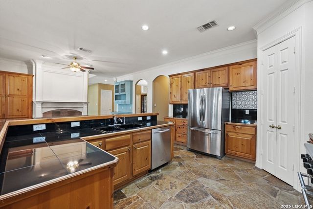 17323 FOUNTAIN BLUFF DR, San Antonio, TX 78248