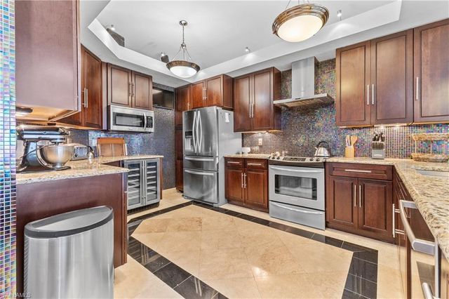 1845 Les Chateaux BLVD 202, Naples, FL 34109
