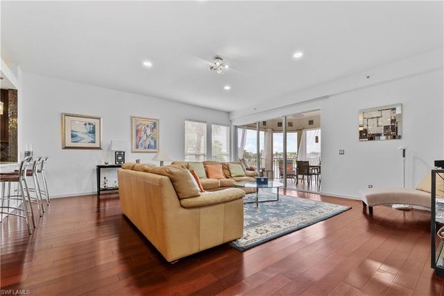 1845 Les Chateaux BLVD 202, Naples, FL 34109