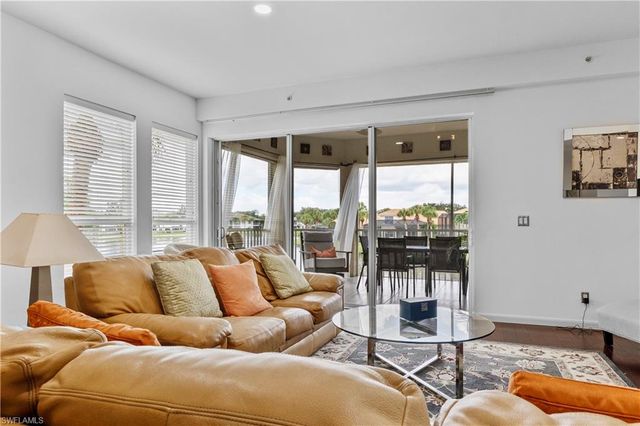 1845 Les Chateaux BLVD 202, Naples, FL 34109