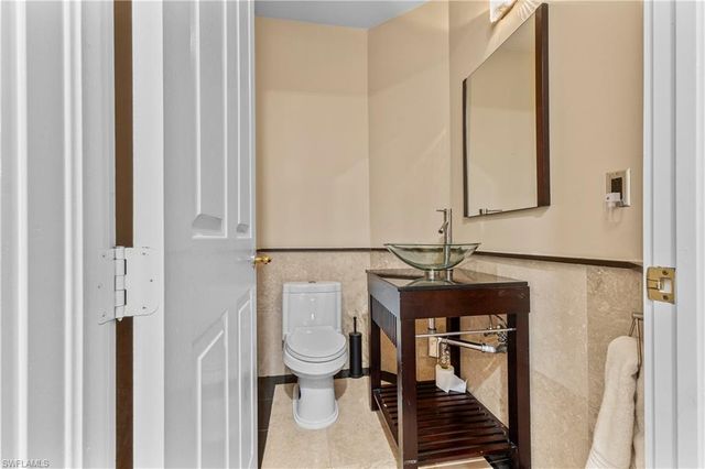 1845 Les Chateaux BLVD 202, Naples, FL 34109