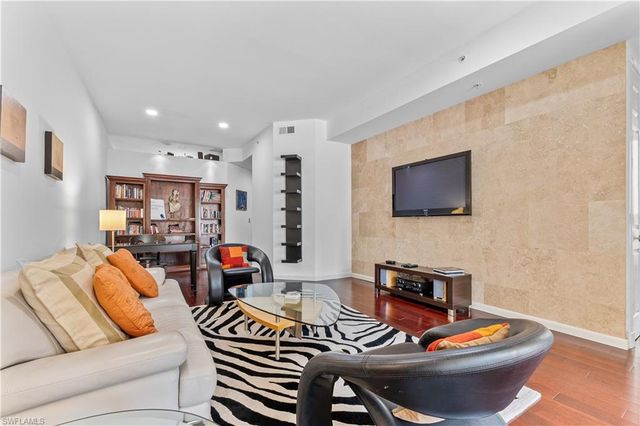 1845 Les Chateaux BLVD 202, Naples, FL 34109