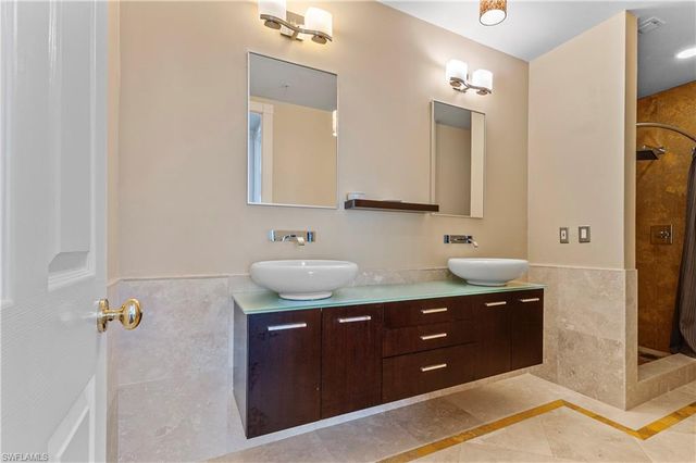 1845 Les Chateaux BLVD 202, Naples, FL 34109