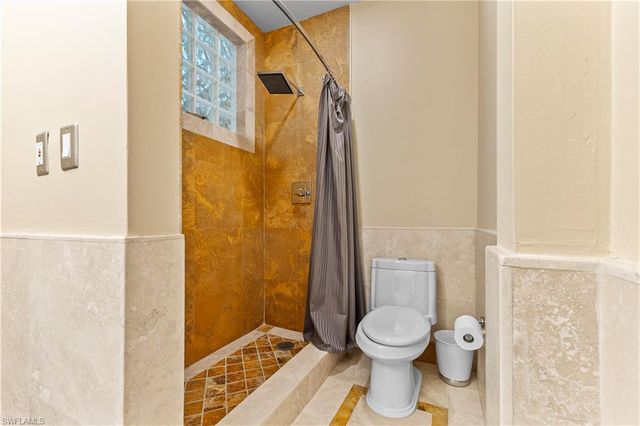 1845 Les Chateaux BLVD 202, Naples, FL 34109