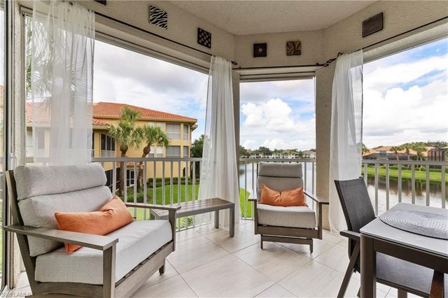 1845 Les Chateaux BLVD 202, Naples, FL 34109
