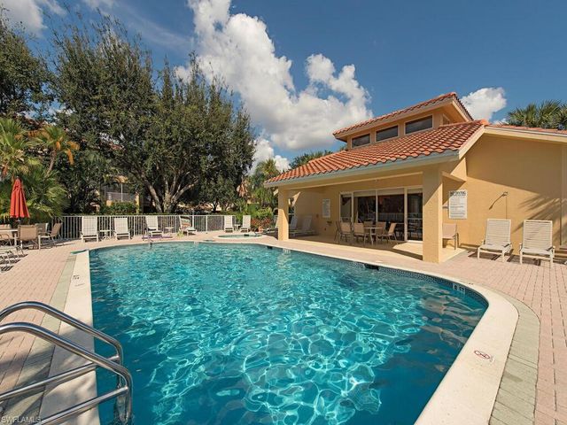 1845 Les Chateaux BLVD 202, Naples, FL 34109