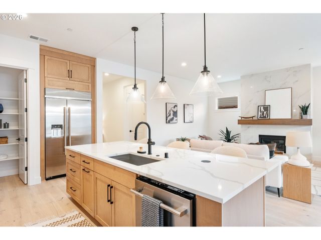 5155 N BENTON Dr, Camas, WA 98607