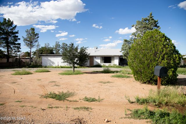 1105 E Treasure Rd, Pearce, AZ 85625