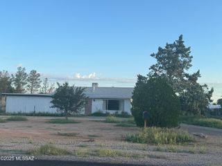 1105 E Treasure Rd, Pearce, AZ 85625