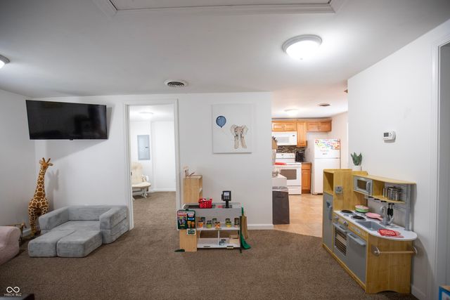 8160 E New York Street, Indianapolis, IN 46219