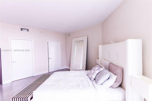 1900 N Bayshore Dr 3514, Miami, FL 33132