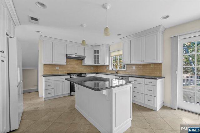 23 Pike Street, Alpine, NJ 07620