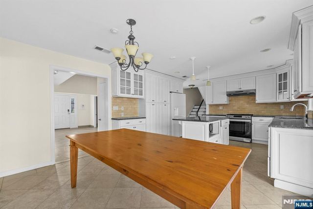 23 Pike Street, Alpine, NJ 07620