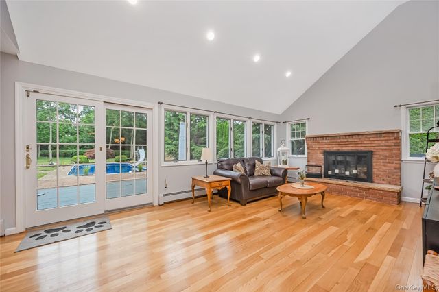348 Middle Road, Bayport, NY 11705