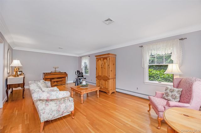 348 Middle Road, Bayport, NY 11705