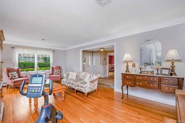 348 Middle Road, Bayport, NY 11705
