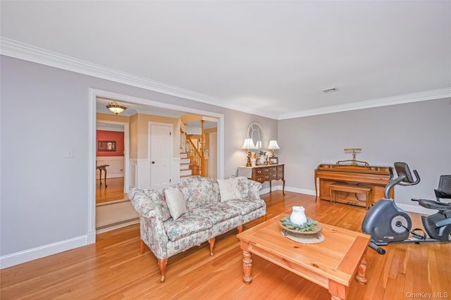 348 Middle Road, Bayport, NY 11705