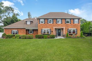 348 Middle Road, Bayport, NY 11705