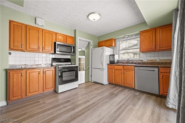 2851 8th Street, Cuyahoga Falls, OH 44221