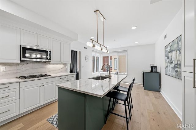 40 Brighton Way 1S, Clayton, MO 63105