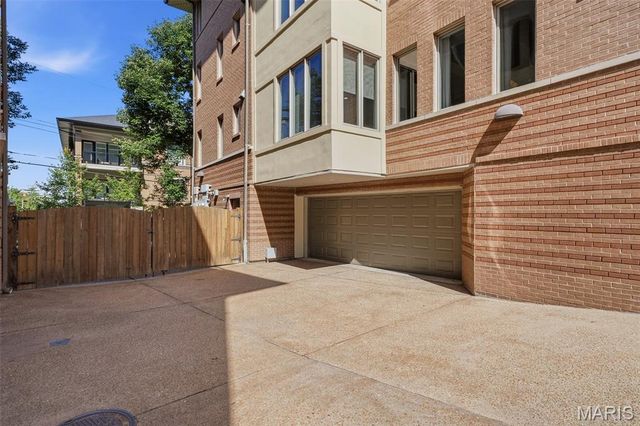 40 Brighton Way 1S, Clayton, MO 63105
