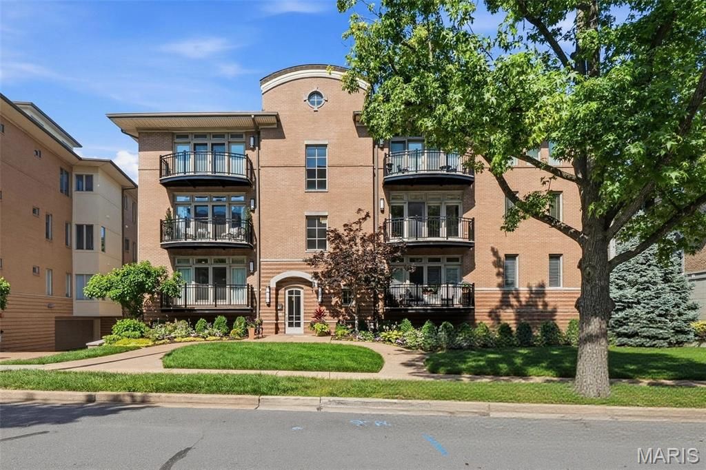 40 Brighton Way 1S, Clayton, MO 63105