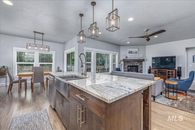6204 W Edgewater Dr, Boise, ID 83709