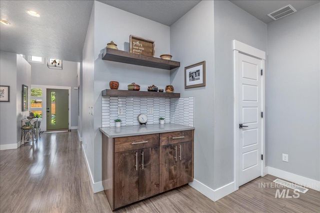 6204 W Edgewater Dr, Boise, ID 83709