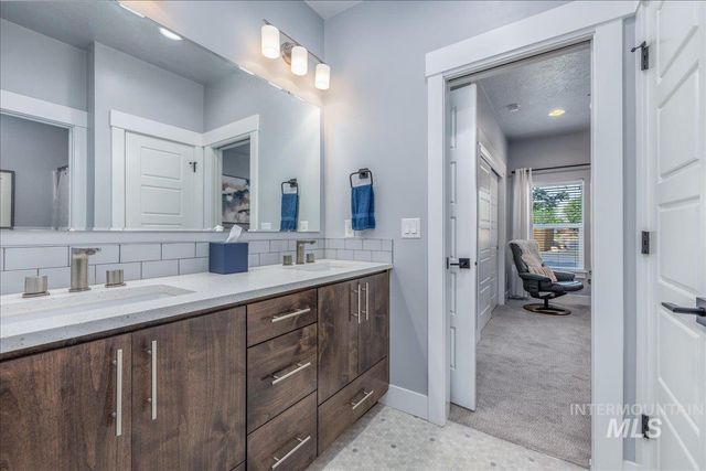 6204 W Edgewater Dr, Boise, ID 83709