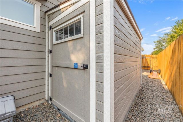 6204 W Edgewater Dr, Boise, ID 83709