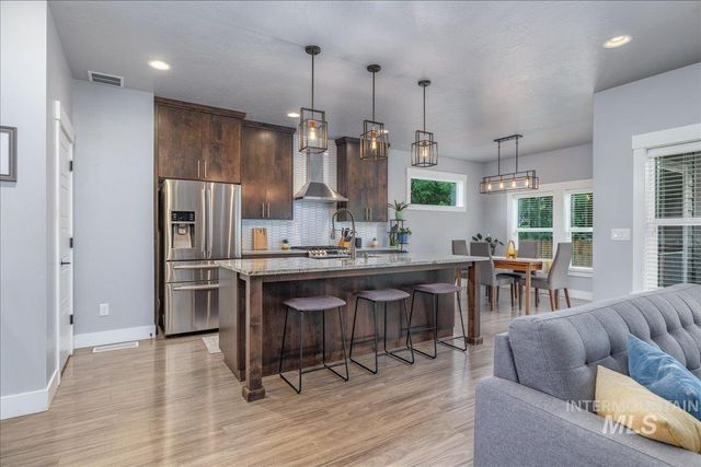 6204 W Edgewater Dr, Boise, ID 83709