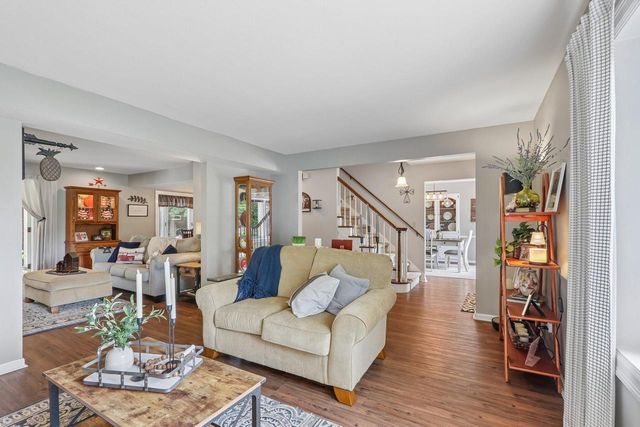 W182N8323 Georgetown DRIVE, Menomonee Falls, WI 53051