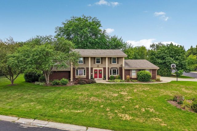 W182N8323 Georgetown DRIVE, Menomonee Falls, WI 53051