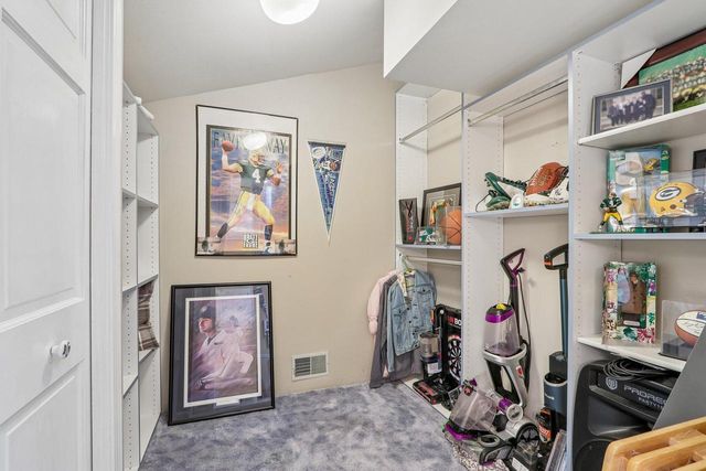 W182N8323 Georgetown DRIVE, Menomonee Falls, WI 53051
