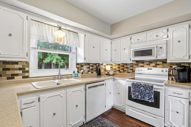 W182N8323 Georgetown DRIVE, Menomonee Falls, WI 53051