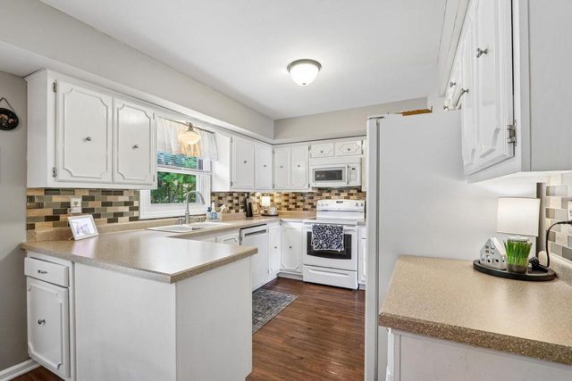 W182N8323 Georgetown DRIVE, Menomonee Falls, WI 53051
