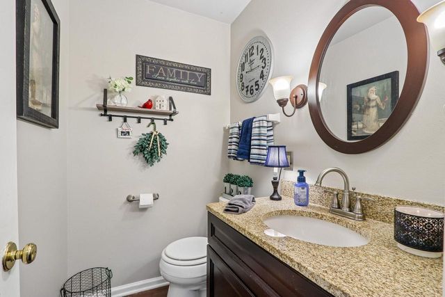 W182N8323 Georgetown DRIVE, Menomonee Falls, WI 53051