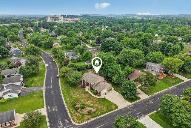 W182N8323 Georgetown DRIVE, Menomonee Falls, WI 53051